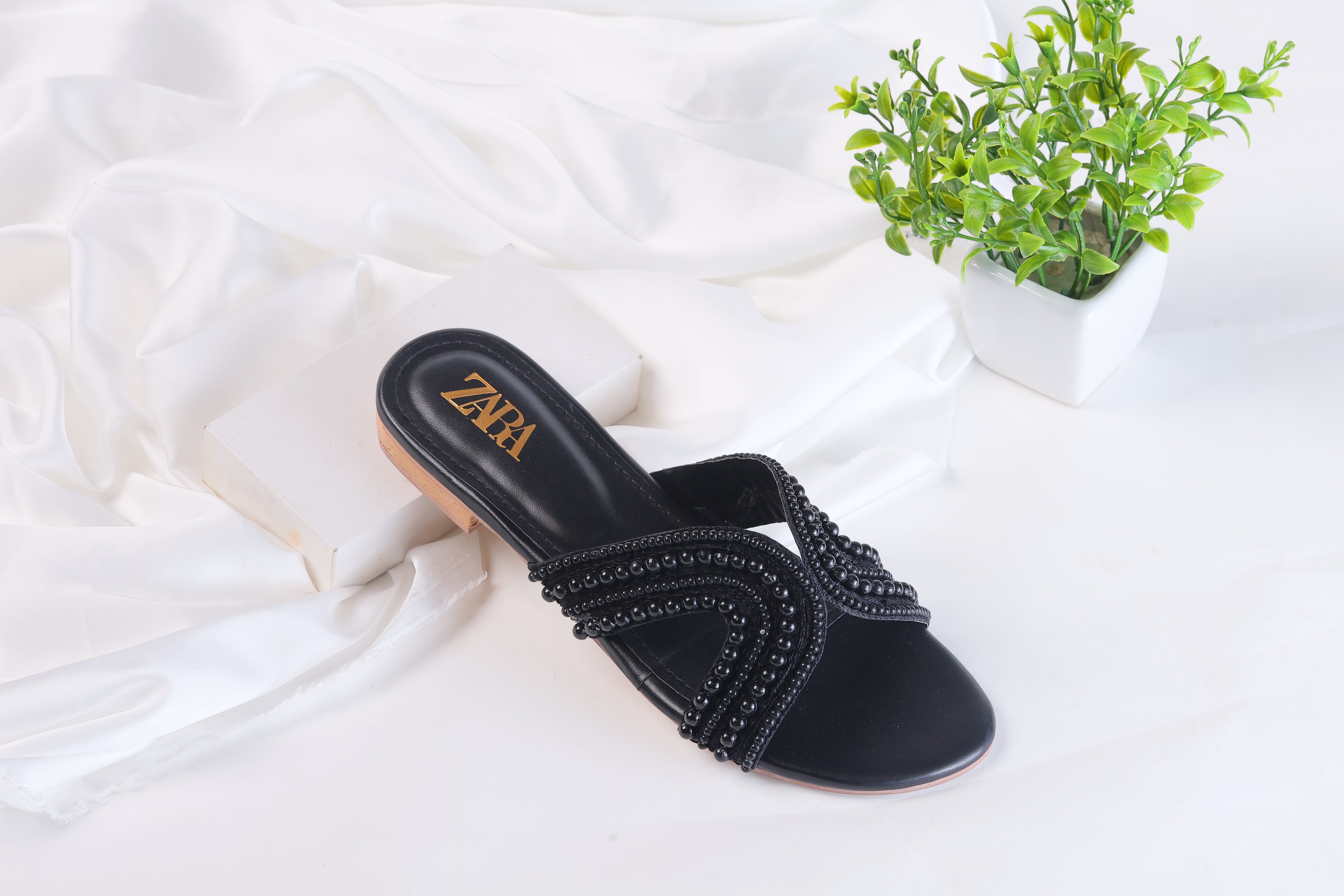 ZARA HAND MADE PEARL-BLACK