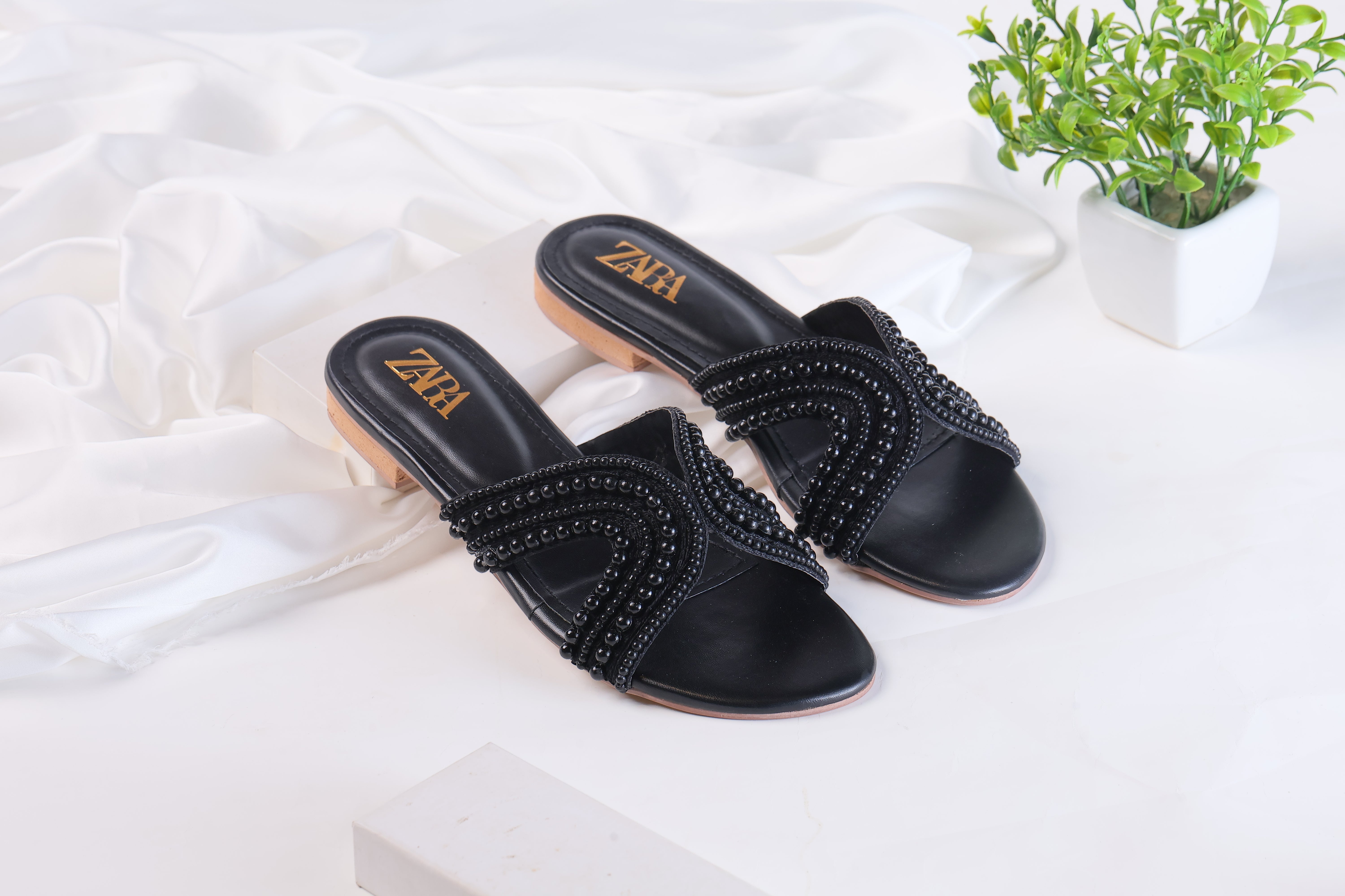ZARA HAND MADE PEARL-BLACK