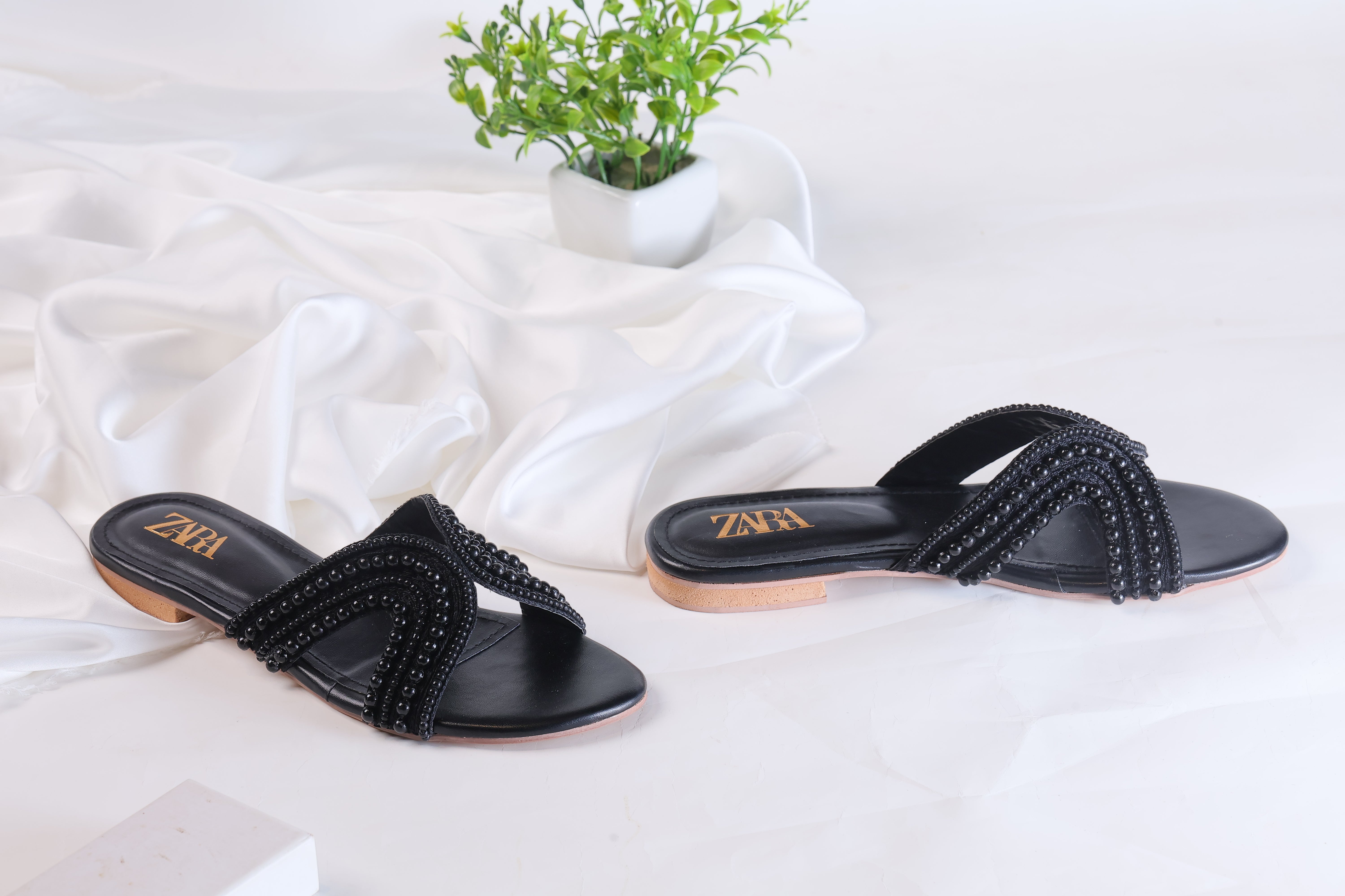ZARA HAND MADE PEARL-BLACK