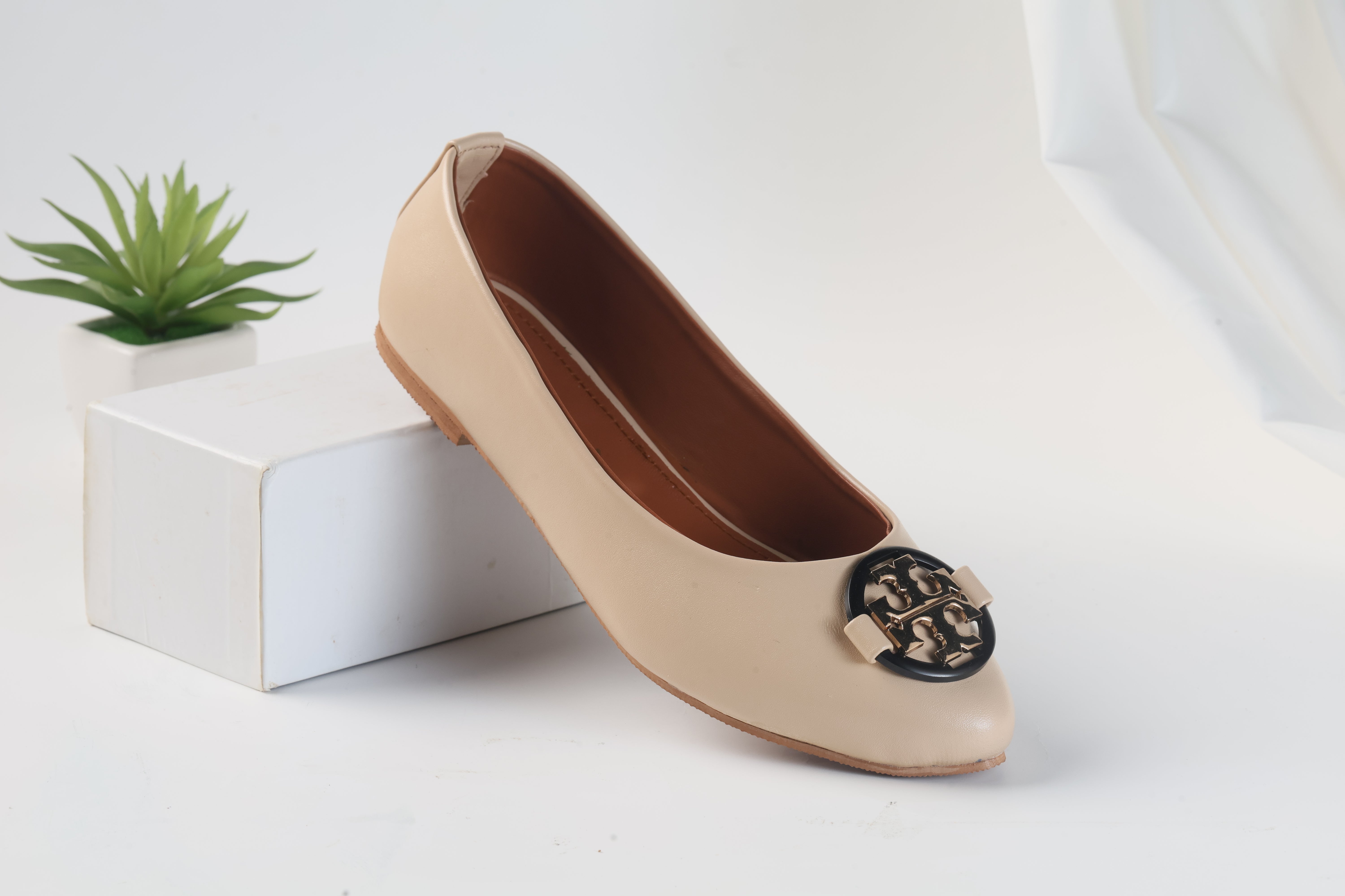 TORY BURCH CLAIRE BALLET FLAT PUMPS - BEIGE