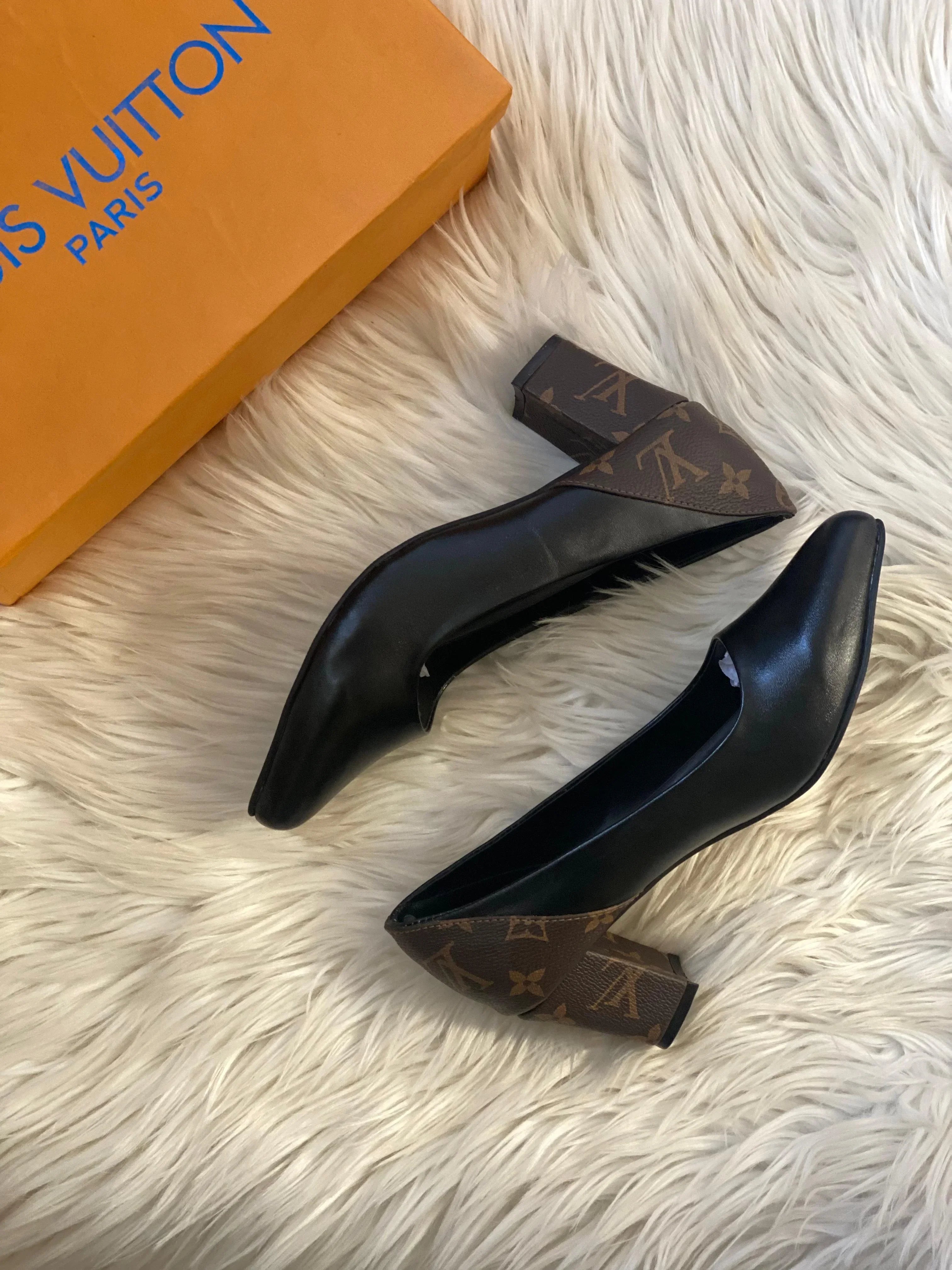 LV MONOGRAM PANEL BLOCK HEEL PUMPS