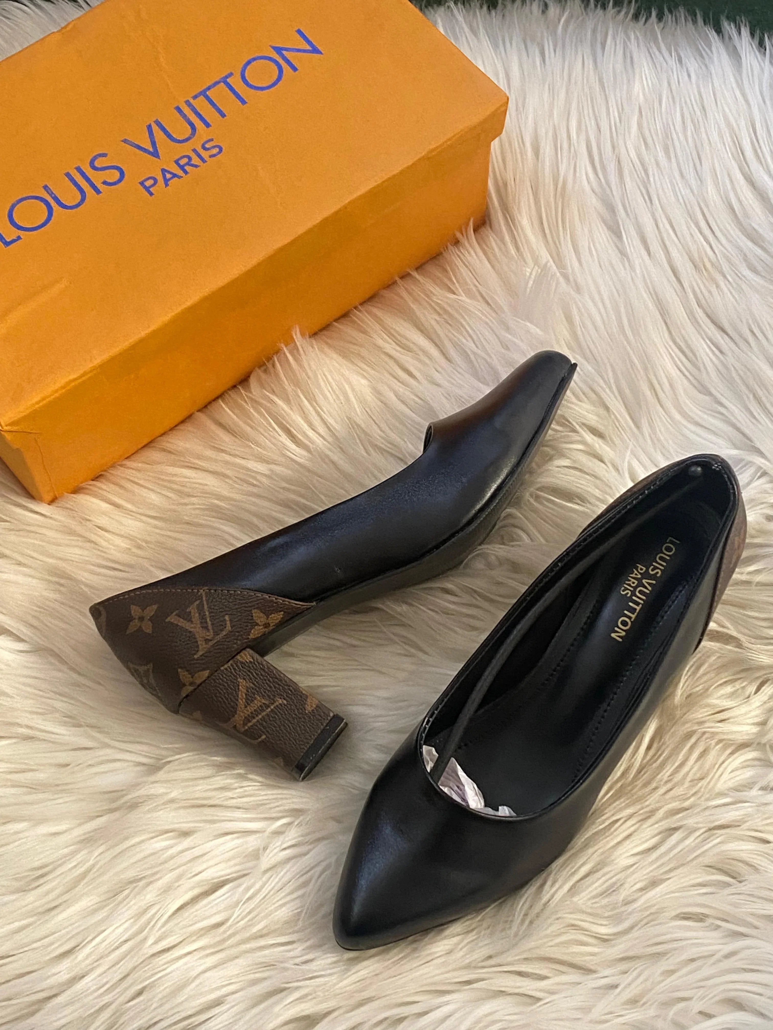 LV MONOGRAM PANEL BLOCK HEEL PUMPS