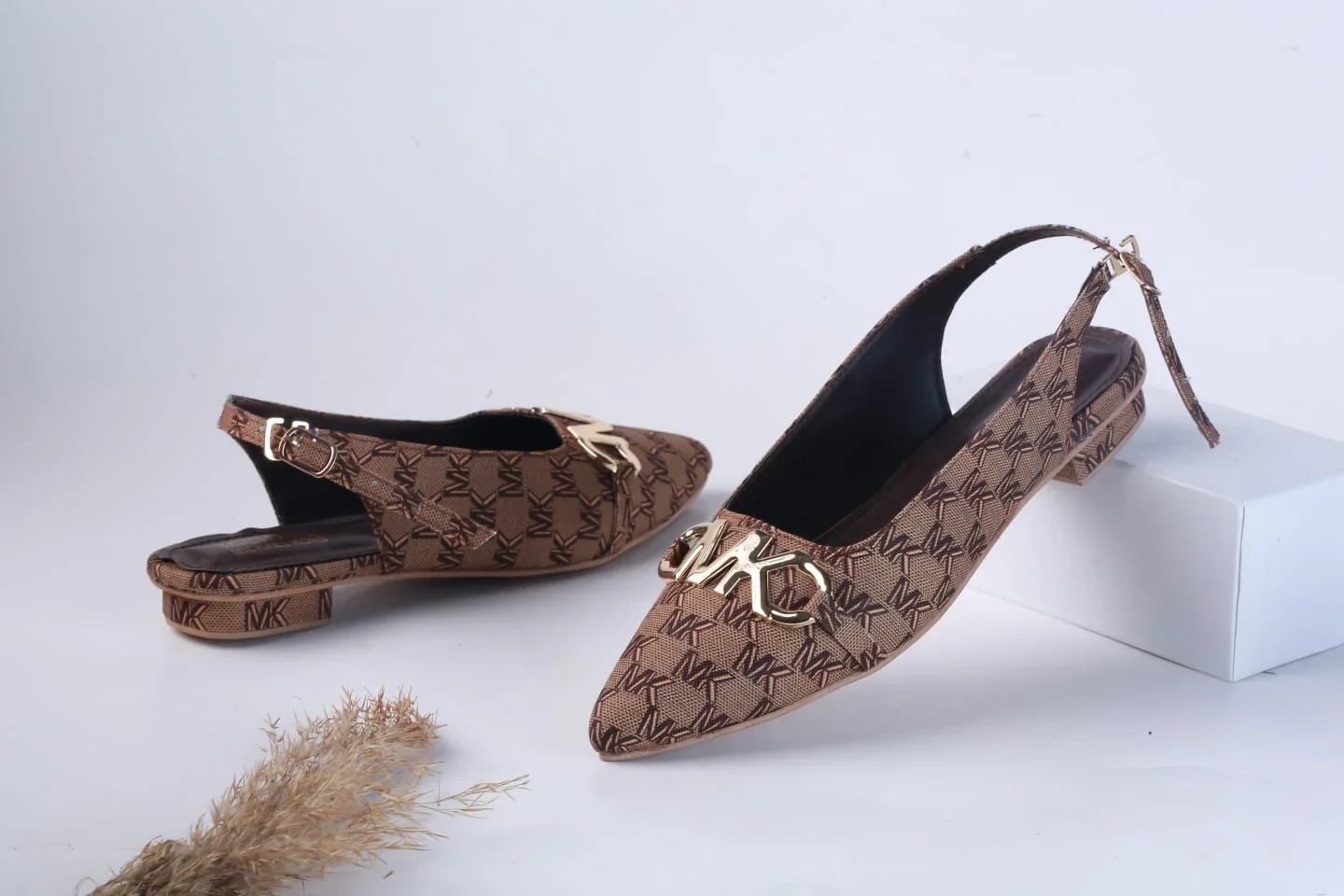 MICHAEL KORS POINTED TOE FLAT PUMPS - BROWN