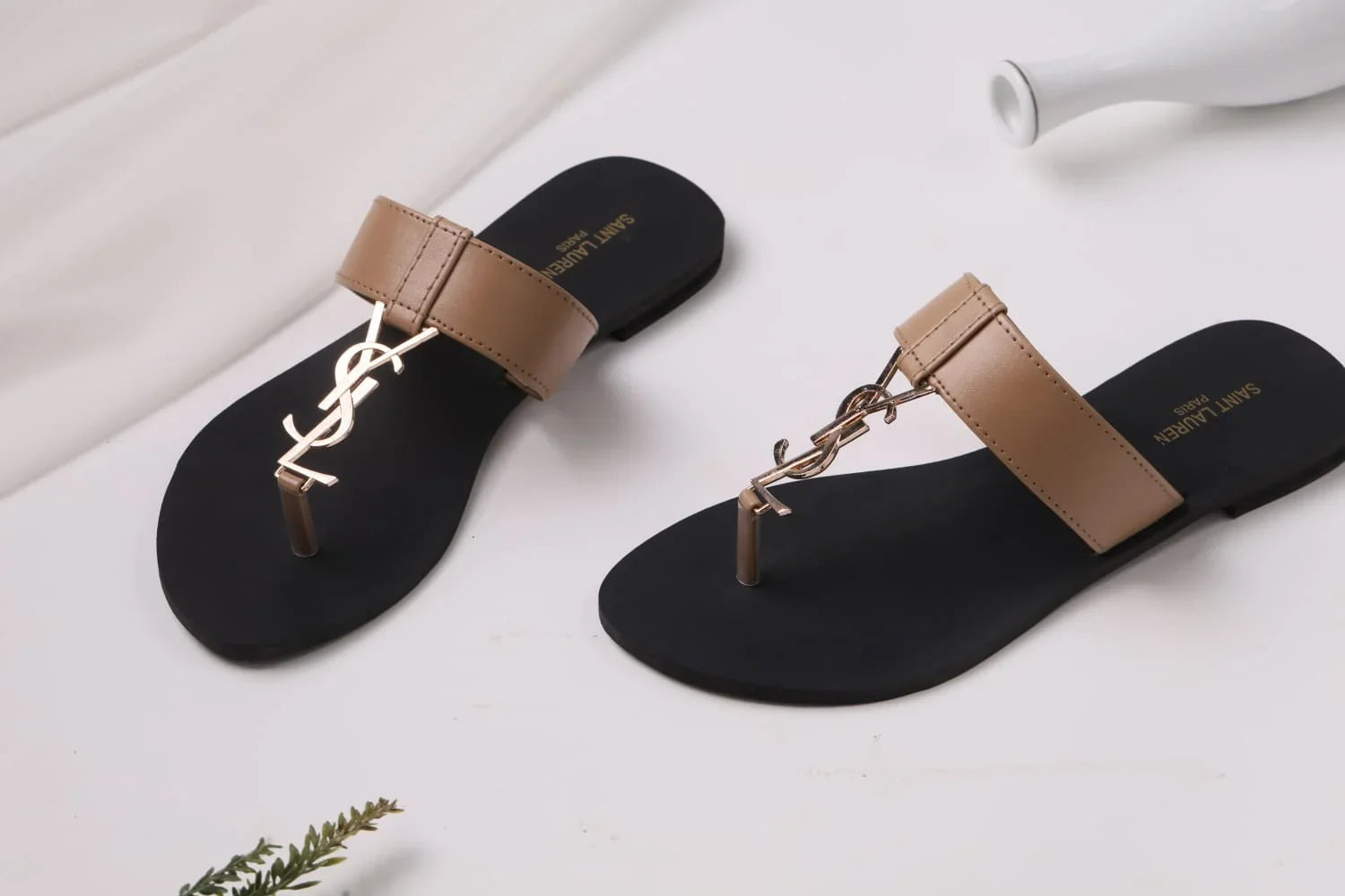 SAINT LAURENT CASSANDRA SLIPPER -white