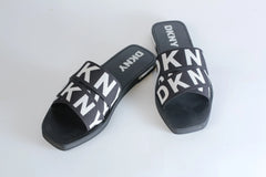 DKNY ISHA FLAT SANDAL - BLACK