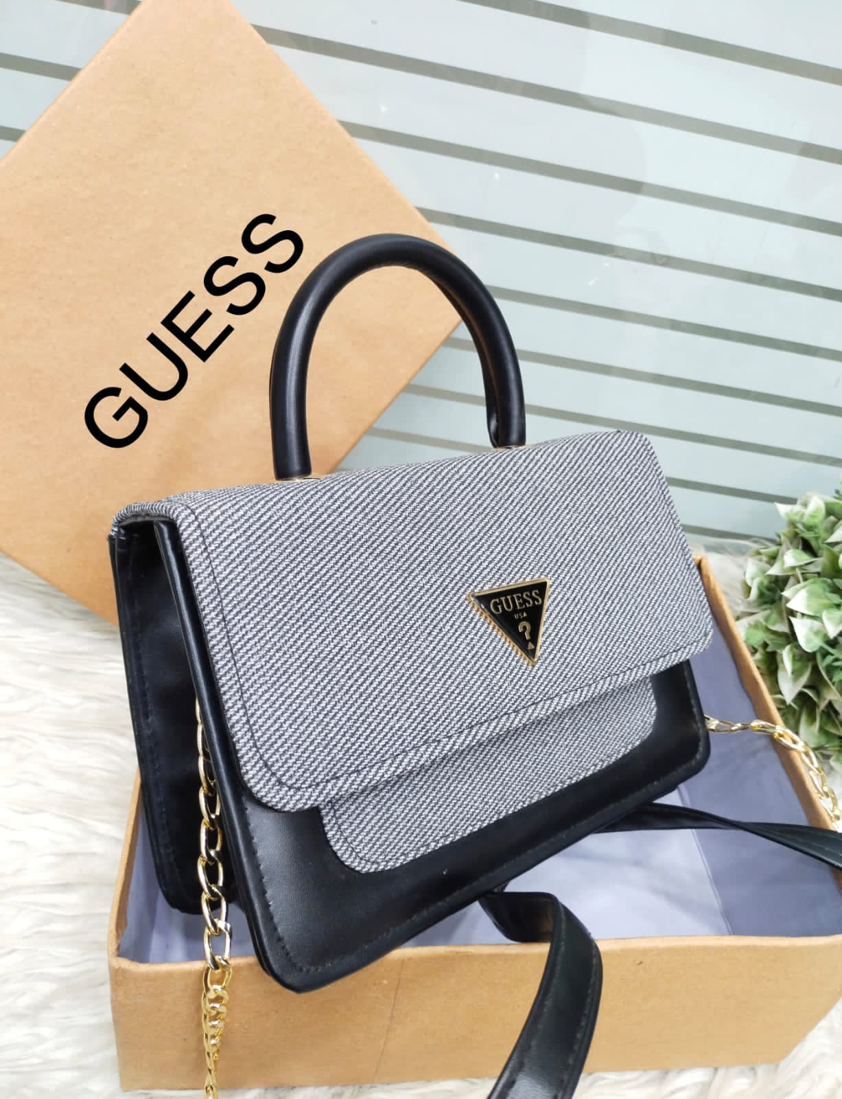 GUESS SHOULDER BAG - BLACK