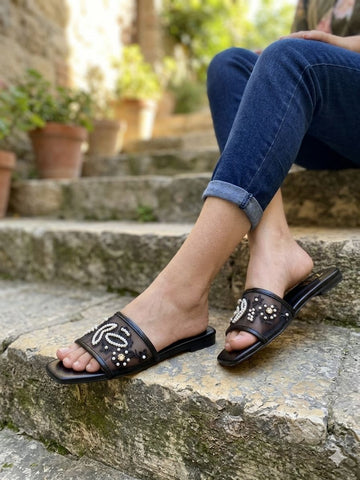 Viral Hand Made Flats = Black